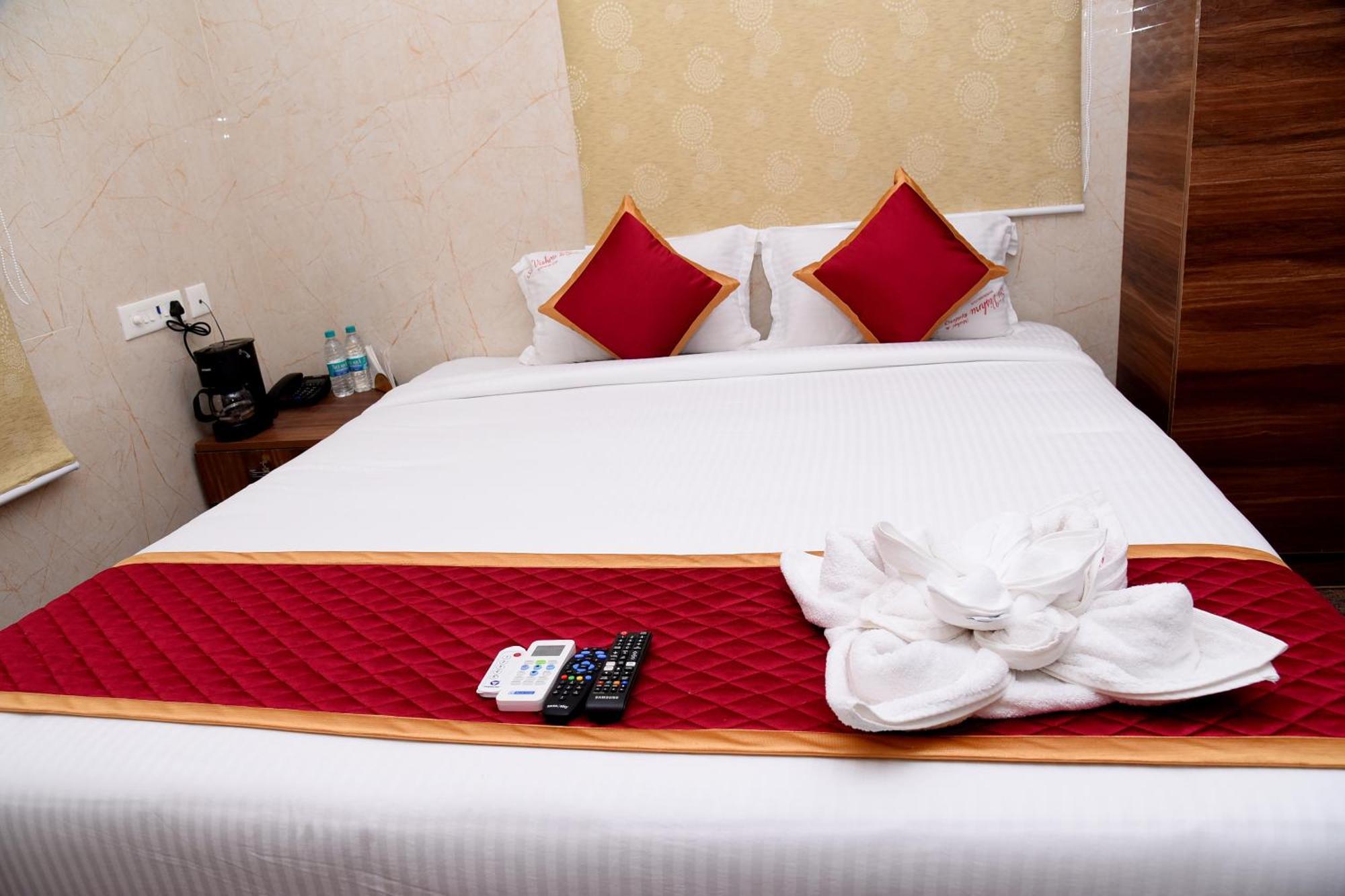 Sri Vishnu Residency Hotel Sriperumbudur Exterior foto