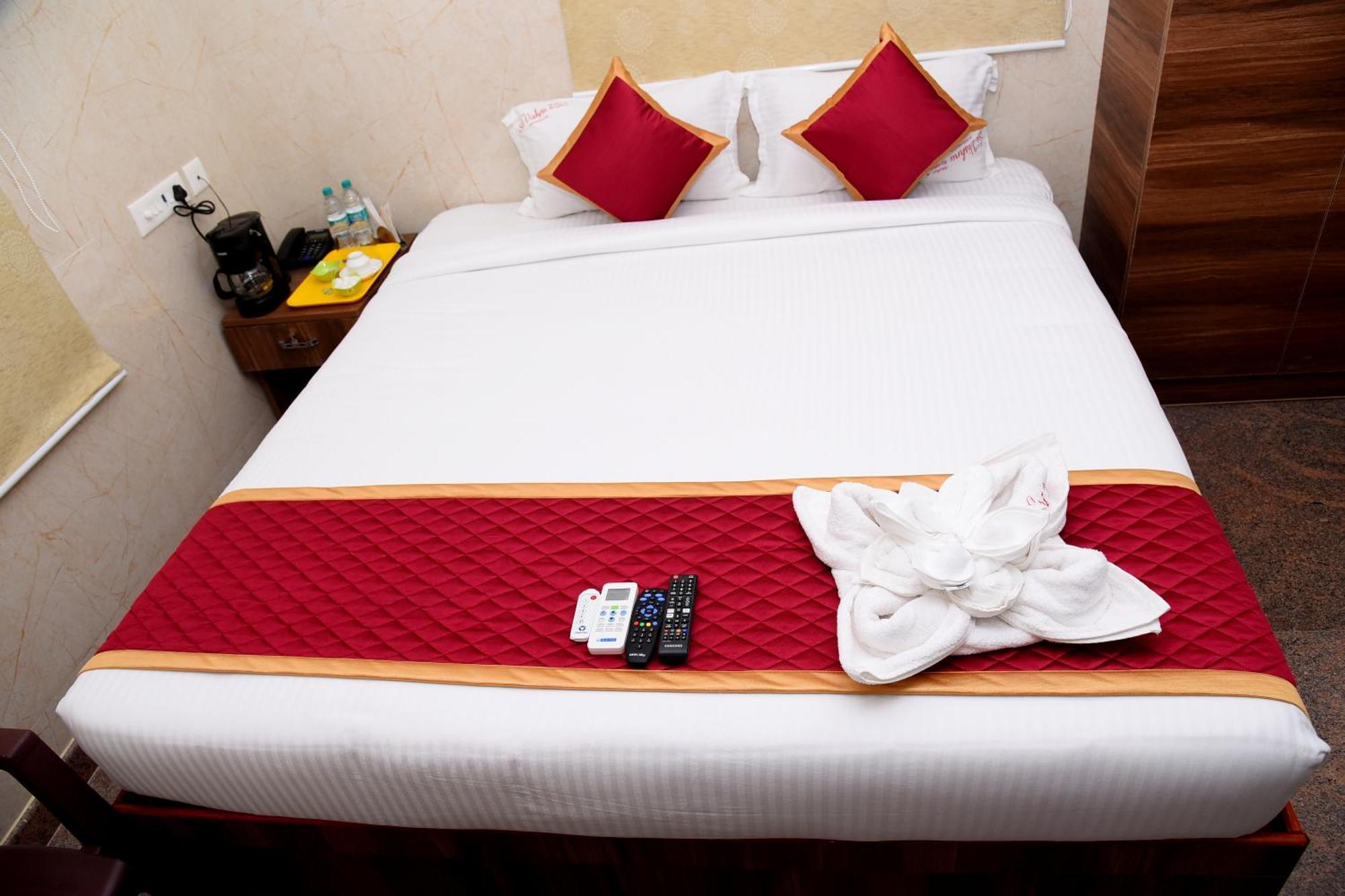 Sri Vishnu Residency Hotel Sriperumbudur Exterior foto