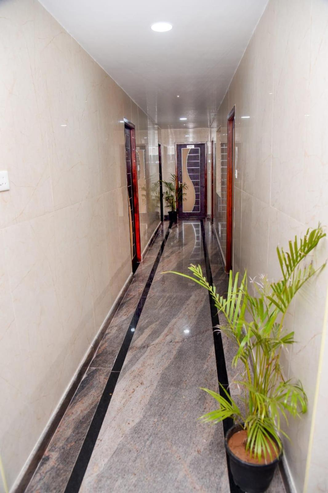 Sri Vishnu Residency Hotel Sriperumbudur Exterior foto
